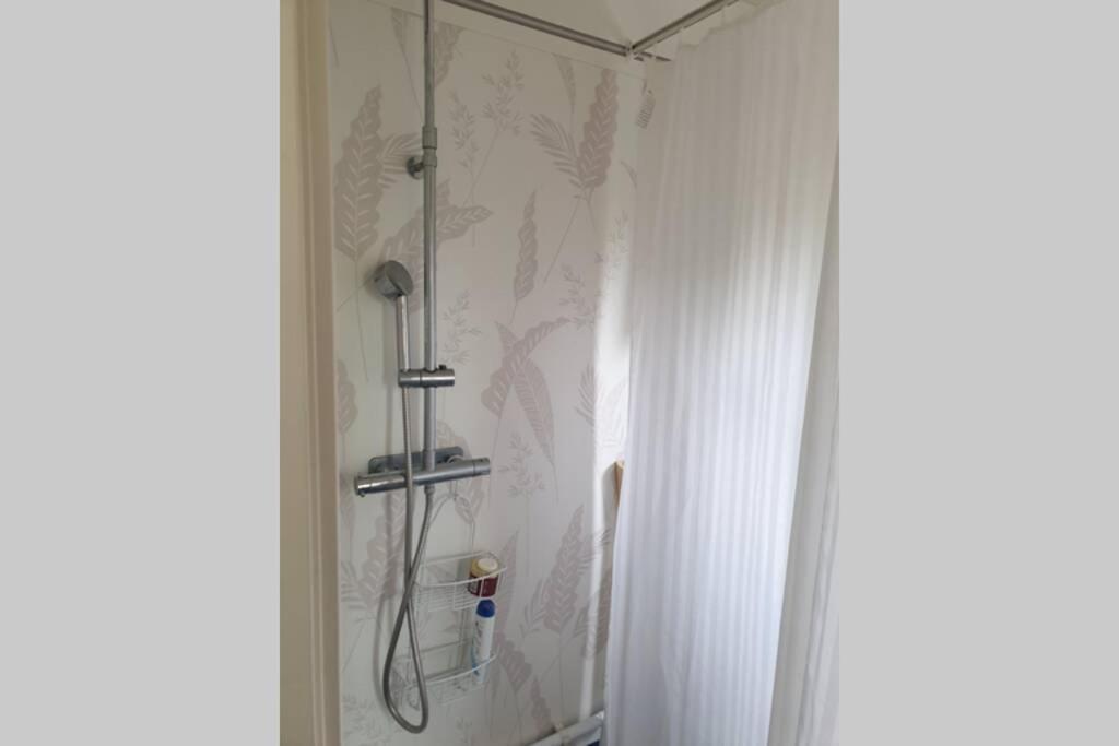 Gaeststuga I Vacker Natur, Bastu, Bubbelpool Sommartid Och Gratis Parkering Naera Ulricehamn Och Lassalyckan, Guesthouse With Nice View With Sauna And Free Parking Close To Dalsjoefors And Fishing บูโรส ภายนอก รูปภาพ