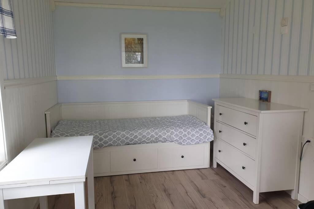 Gaeststuga I Vacker Natur, Bastu, Bubbelpool Sommartid Och Gratis Parkering Naera Ulricehamn Och Lassalyckan, Guesthouse With Nice View With Sauna And Free Parking Close To Dalsjoefors And Fishing บูโรส ภายนอก รูปภาพ